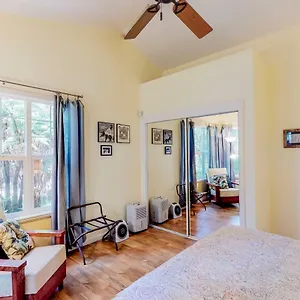  Holiday home Pele Noe United States